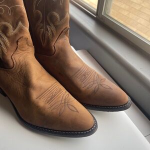Justin cowboy boot brand new smoke free home